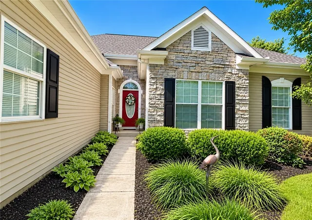 Photo 3 of Sale Pending at 20 New London Rd, Pittsford, NY 14534 | MLS# R1703129 | Listing updated on 2026-09-03