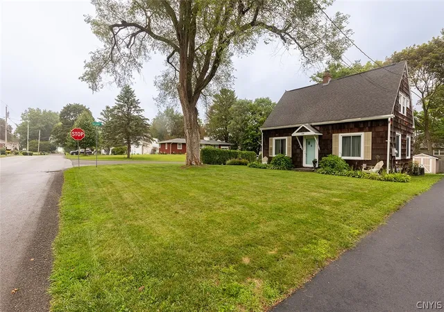 Photo 3 of Single family home for sale at 226 Cleveland Blvd, Fayetteville, NY 13066 | MLS# S1703967 | Listing updated on 2026-09-04