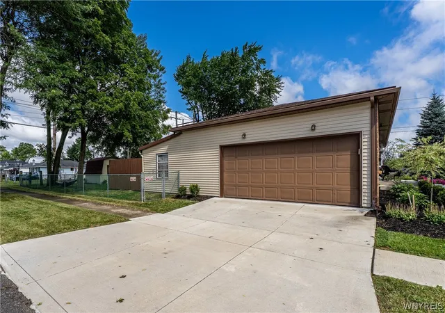 Photo 3 of Sale Pending at 200 Lou Ann Dr, Depew, NY 14043 | MLS# B1704262 | Listing updated on 2026-08-28