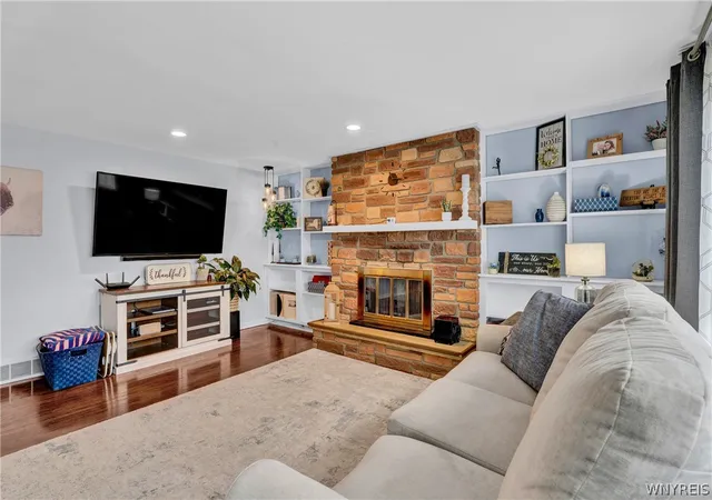 Photo 4 of Sale Pending at 200 Lou Ann Dr, Depew, NY 14043 | MLS# B1704262 | Listing updated on 2026-08-28