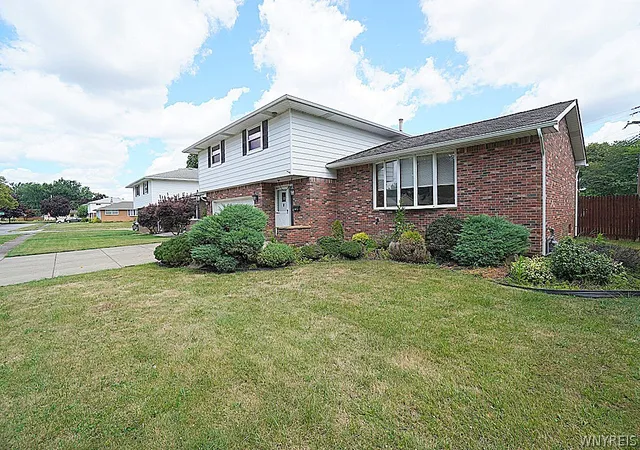 Photo 2 of Sale Pending at 23 Willow Dr, Buffalo, NY 14224 | MLS# B1704289 | Listing updated on 2026-08-24