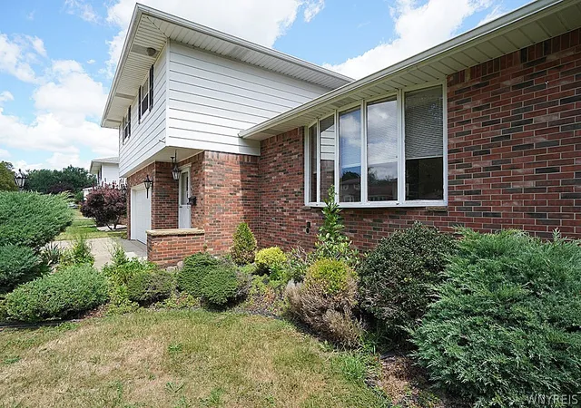 Photo 3 of Sale Pending at 23 Willow Dr, Buffalo, NY 14224 | MLS# B1704289 | Listing updated on 2026-08-24