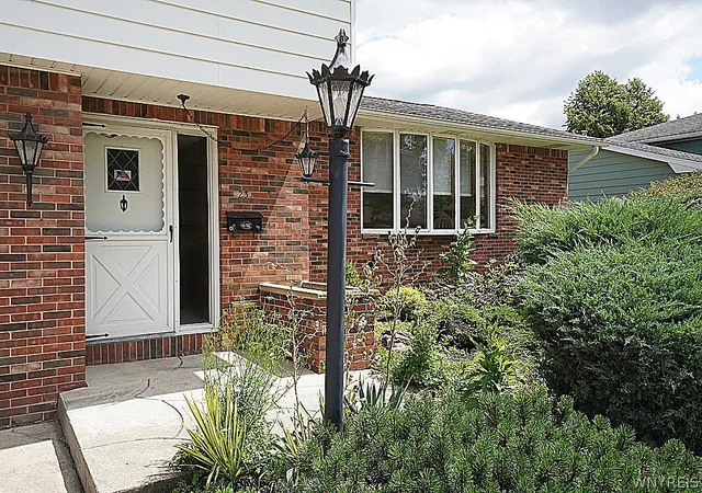 Photo 4 of Sale Pending at 23 Willow Dr, Buffalo, NY 14224 | MLS# B1704289 | Listing updated on 2026-08-24