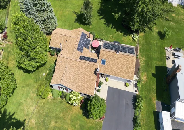 Photo 4 of Sale Pending at 598 Van Alstyne Rd, Webster, NY 14580 | MLS# R1703216 | Listing updated on 2026-08-13