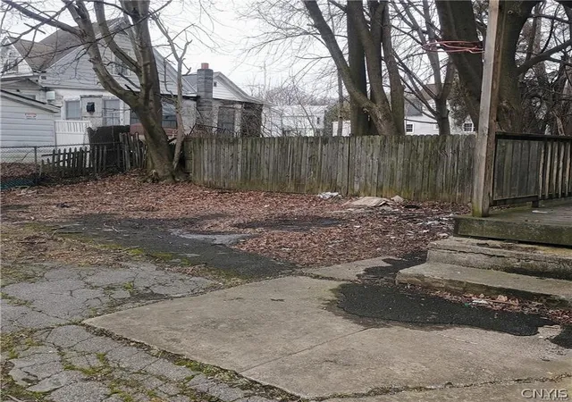 Photo 3 of Sale Pending at 1412 Butternut St, Syracuse, NY 13208 | MLS# S1704347 | Listing updated on 2026-08-17