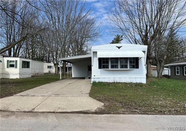 Photo 3 of Sale Pending at 35 Holly St, Akron, NY 14001 | MLS# B1704363 | Listing updated on 2026-09-04