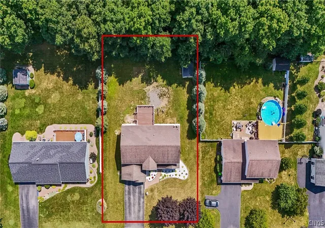 Photo 3 of Single family home for sale at 214 Driftwood Dr, Oneida, NY 13421 | MLS# S1704134 | Listing updated on 2026-09-13