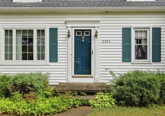 Photo 3 of Single family home for sale at 6394 Armor Duells Rd, Orchard Park, NY 14127 | MLS# B1703974 | Listing updated on 2026-09-04
