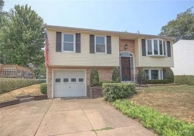 Photo 2 of Sale Pending at 1364 Peppertree Dr, Derby, NY 14047 | MLS# B1704177 | Listing updated on 2026-08-25