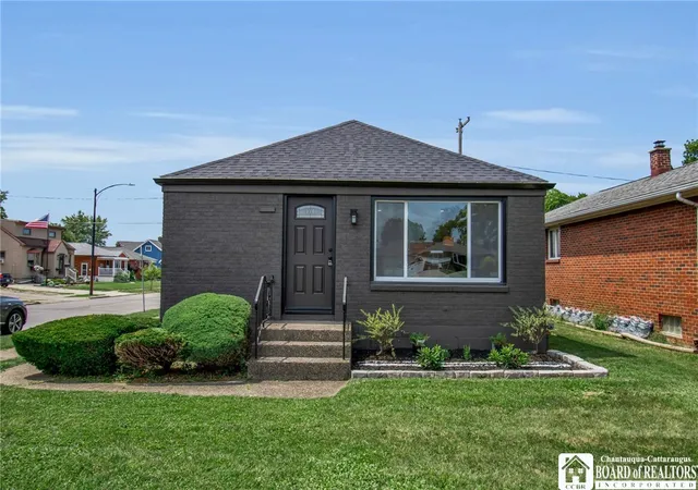 Photo 3 of Sale Pending at 3356 Elmwood Ave, Buffalo, NY 14217 | MLS# R1703251 | Listing updated on 2026-08-21