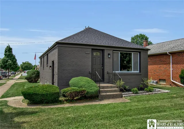 Photo 4 of Sale Pending at 3356 Elmwood Ave, Buffalo, NY 14217 | MLS# R1703251 | Listing updated on 2026-08-21