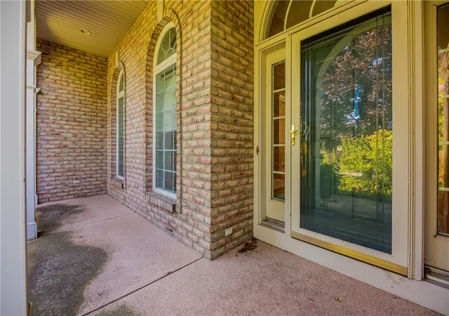 Photo 4 of Sale Pending at 34 Olde Prestwick Way, Penfield, NY 14526 | MLS# R1703984 | Listing updated on 2026-08-25