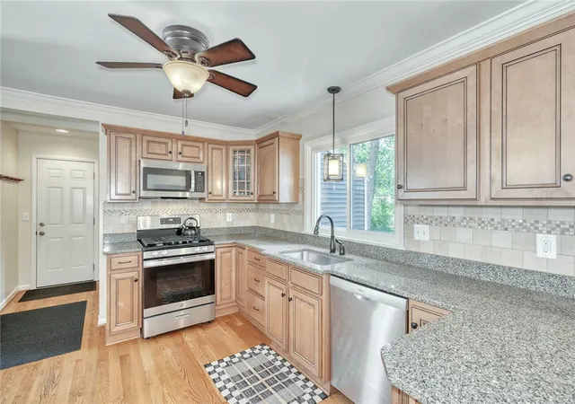 Photo 4 of Sale Pending at 25 Lake Lea Rd, Rochester, NY 14617 | MLS# R1704497 | Listing updated on 2026-08-12
