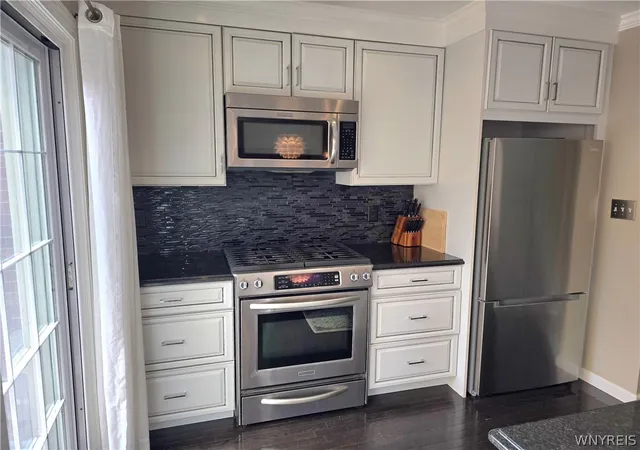 Listing Photo 4 - Condo for sale in building located at 98 Hickory Hl Rd, Buffalo, NY 14221