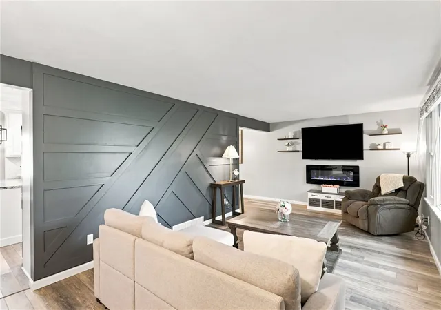 Photo 3 of Sale Pending at 9 Buckwheat Dr, Fairport, NY 14450 | MLS# R1704181 | Listing updated on 2026-09-02
