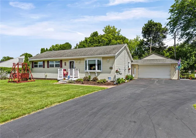 Photo 4 of Sale Pending at 72 Coronet Rd, Rochester, NY 14623 | MLS# R1703871 | Listing updated on 2026-09-04