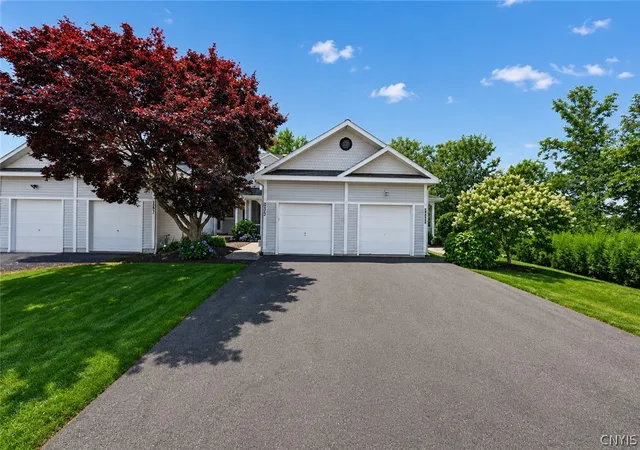 Photo 3 of Sale Pending at 8253 Boatwatch Dr, Baldwinsville, NY 13027 | MLS# S1704340 | Listing updated on 2026-08-11