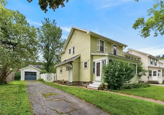 Photo 3 of Sale Pending at 77 Bayton Dr, Rochester, NY 14622 | MLS# R1703933 | Listing updated on 2026-08-25