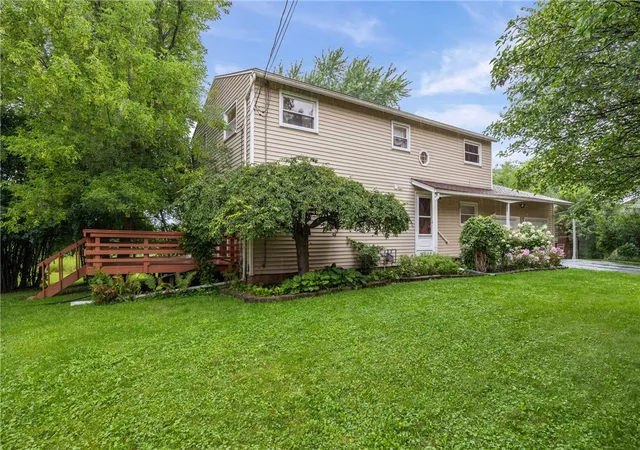 Photo 3 of Sale Pending at 105 Green Clover Dr, Henrietta, NY 14467 | MLS# R1703543 | Listing updated on 2026-08-17
