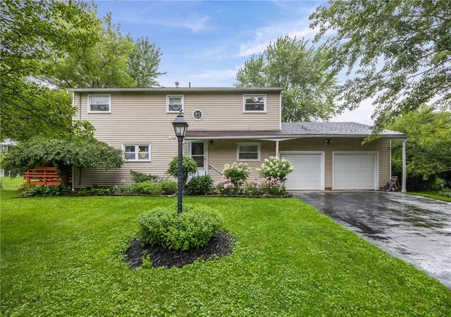 Photo 3 of Sale Pending at 105 Green Clover Dr, Henrietta, NY 14467 | MLS# R1703543 | Listing updated on 2026-08-17