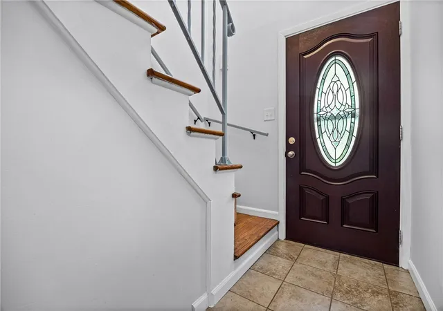 Photo 4 of Sale Pending at 105 Green Clover Dr, Henrietta, NY 14467 | MLS# R1703543 | Listing updated on 2026-08-17