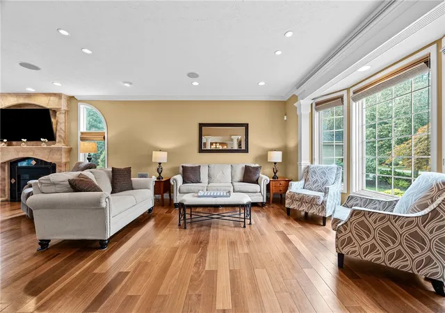 Photo 4 of Sale Pending at 64 Wakecliffe Dr, Rochester, NY 14616 | MLS# R1704166 | Listing updated on 2026-08-12