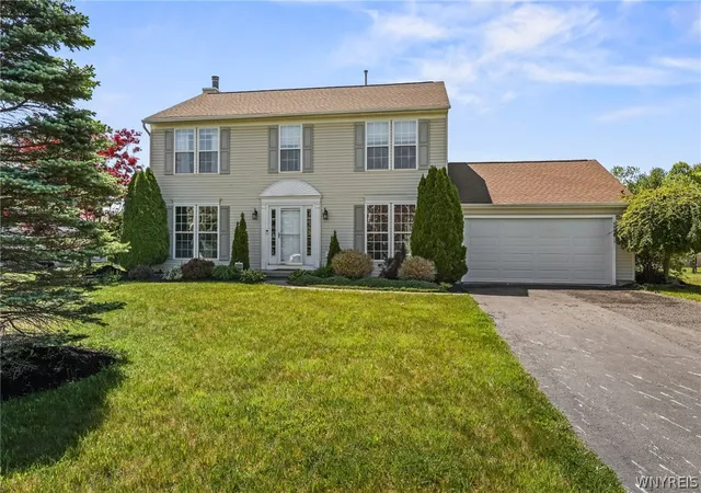 Photo 3 of Single family home for sale at 6840 Kimberly Dr, Lockport, NY 14094 | MLS# B1704010 | Listing updated on 2026-08-08