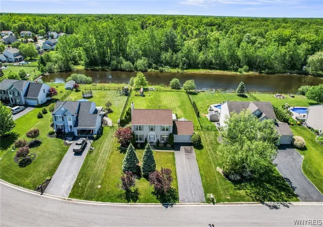 Photo 3 of Single family home for sale at 6840 Kimberly Dr, Lockport, NY 14094 | MLS# B1704010 | Listing updated on 2026-08-08