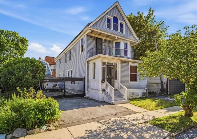 Photo 1 of Sale Pending at 17 Inter Park Ave, Buffalo, NY 14211 | MLS# B1704504 | Listing updated on 2026-08-21