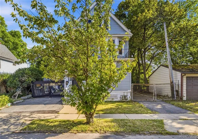 Photo 3 of Sale Pending at 17 Inter Park Ave, Buffalo, NY 14211 | MLS# B1704504 | Listing updated on 2026-08-21