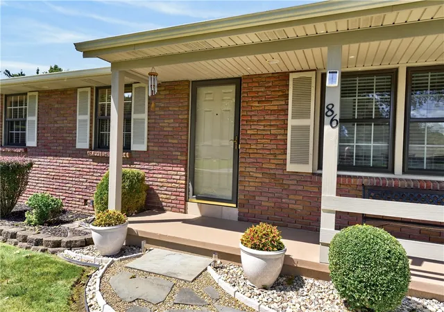Photo 3 of Sale Pending at 86 Courtly Cir, Rochester, NY 14615 | MLS# R1702346 | Listing updated on 2026-08-19
