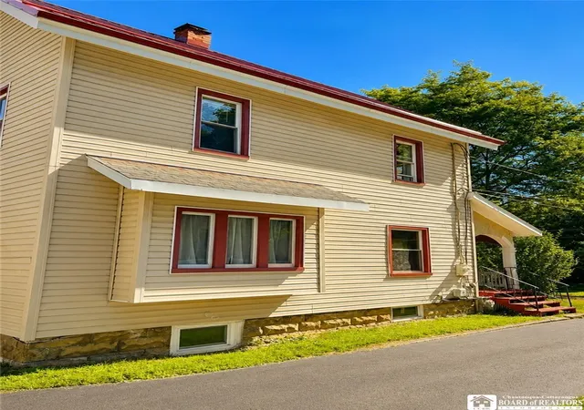 Photo 3 of Sale Pending at 129 Weeks St, Jamestown, NY 14701 | MLS# R1704146 | Listing updated on 2026-08-15