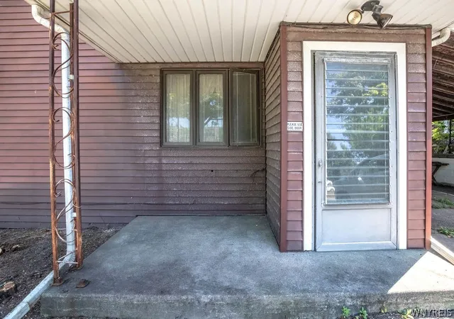 Photo 3 of Sale Pending at 481 Division St, North Tonawanda, NY 14120 | MLS# B1704109 | Listing updated on 2026-09-22