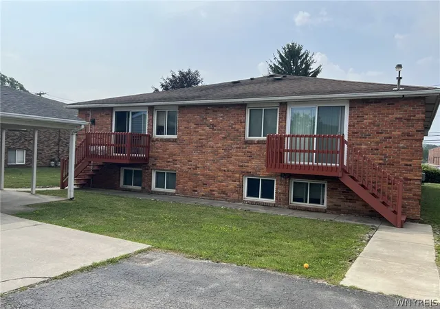 Photo 3 of Sale Pending at 6335 Robinson Rd, Lockport, NY 14094 | MLS# B1704097 | Listing updated on 2026-08-10