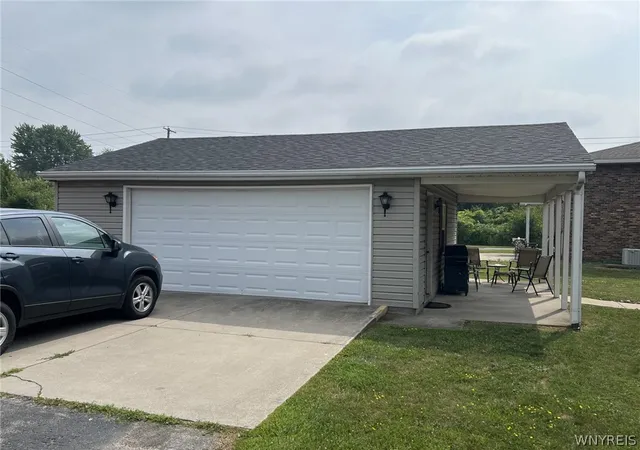 Photo 3 of Sale Pending at 6335 Robinson Rd, Lockport, NY 14094 | MLS# B1704097 | Listing updated on 2026-08-10