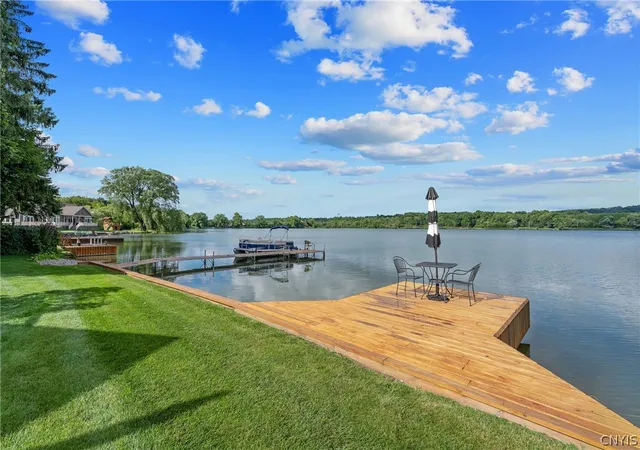 Photo 3 of Sale Pending at 4252 Westshore Manor Rd, Jamesville, NY 13078 | MLS# S1703397 | Listing updated on 2026-08-13