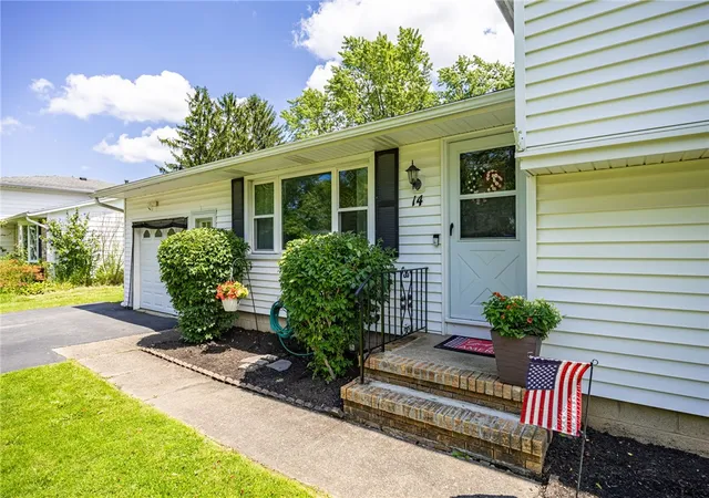 Photo 2 of Sale Pending at 14 Debby Ln, Rochester, NY 14606 | MLS# R1704560 | Listing updated on 2026-08-13