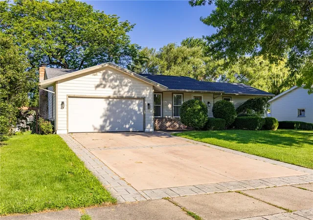 Photo 2 of Sale Pending at 111 Kinmont Dr, Rochester, NY 14612 | MLS# R1703839 | Listing updated on 2026-08-31