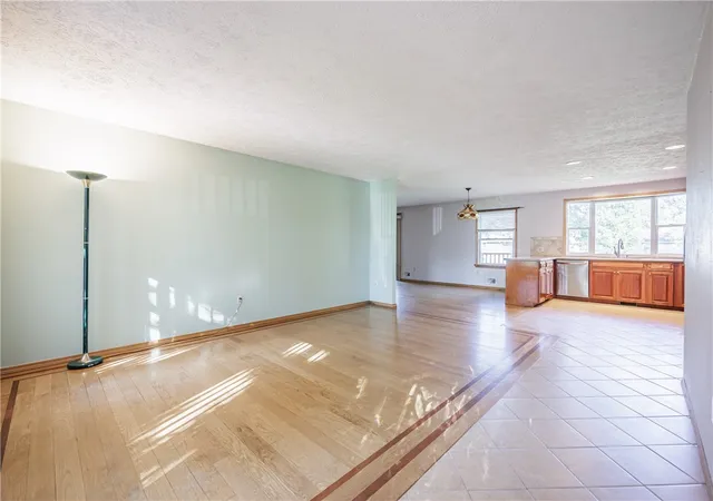 Photo 3 of Sale Pending at 111 Kinmont Dr, Rochester, NY 14612 | MLS# R1703839 | Listing updated on 2026-08-31