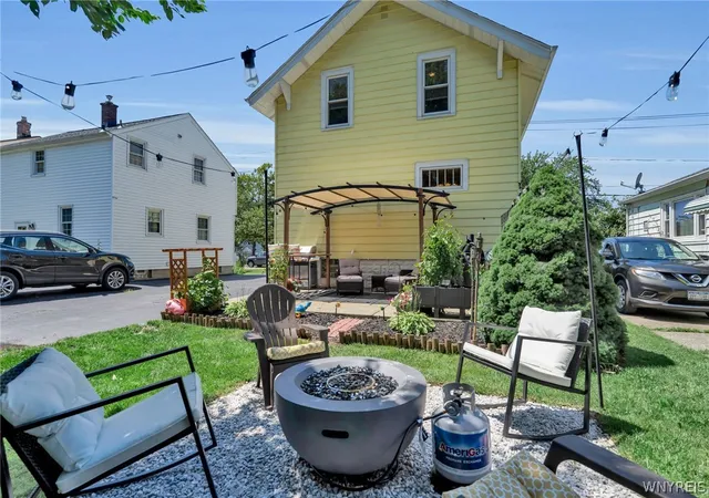 Photo 3 of Sale Pending at 811 91st Street, Niagara Falls, NY 14304 | MLS# B1704278 | Listing updated on 2026-08-13