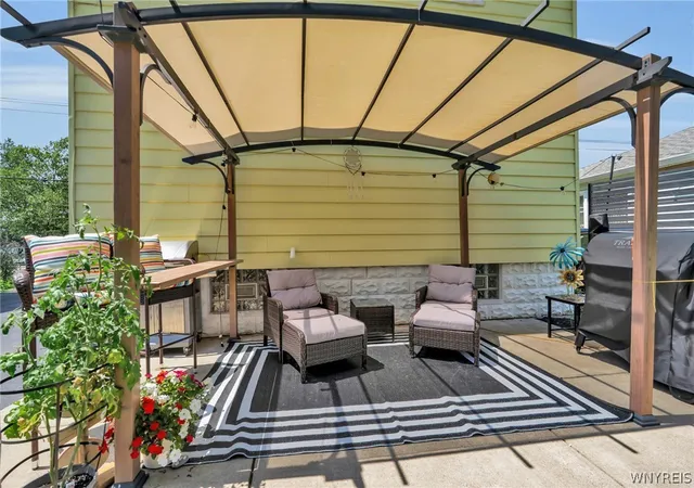 Photo 4 of Sale Pending at 811 91st Street, Niagara Falls, NY 14304 | MLS# B1704278 | Listing updated on 2026-08-13