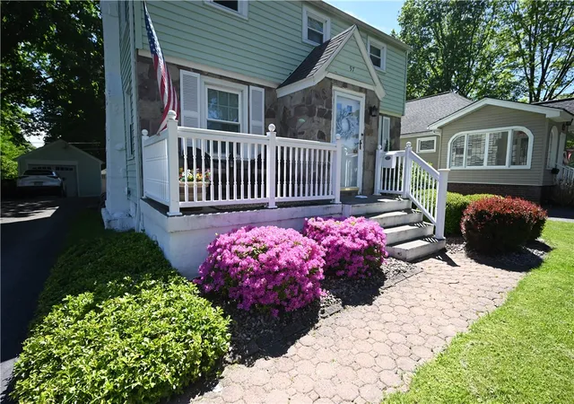 Photo 3 of Sale Pending at 97 Lyndale Dr, Rochester, NY 14624 | MLS# R1704482 | Listing updated on 2026-08-18