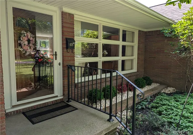 Photo 3 of Sale Pending at 8325 Vernon Cir, Buffalo, NY 14221 | MLS# B1704244 | Listing updated on 2026-08-20