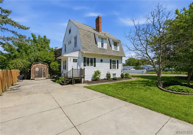 Photo 3 of Sale Pending at 2545 Amsdell Rd, Hamburg, NY 14075 | MLS# B1704305 | Listing updated on 2026-08-26