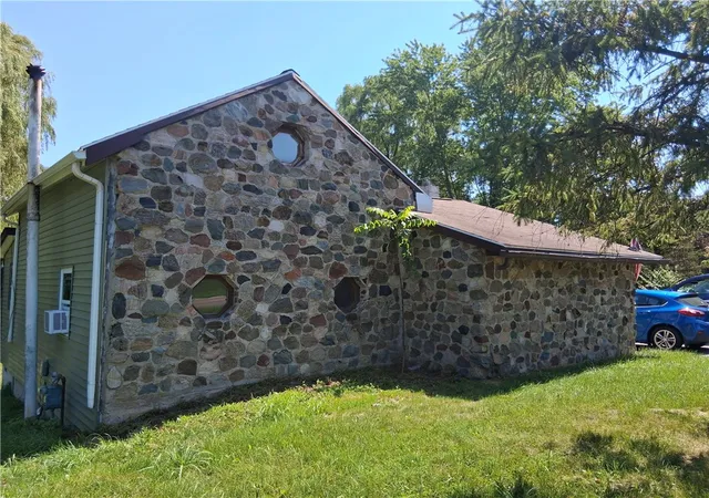 Photo 3 of Sale Pending at 411 Murray St, Newark, NY 14513 | MLS# R1704576 | Listing updated on 2026-08-18