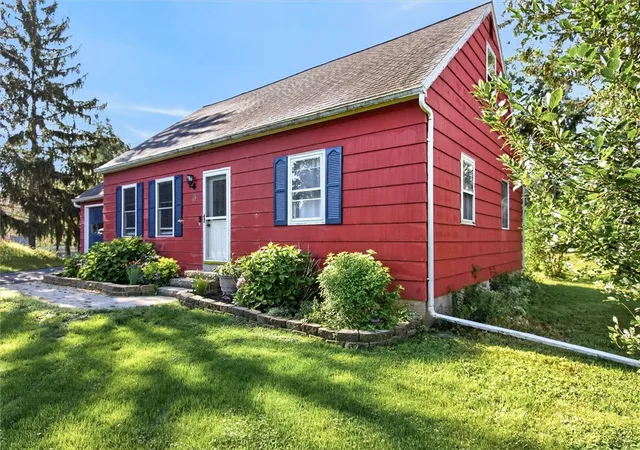 Photo 3 of Sale Pending at 17 Karenlee Dr, Rochester, NY 14618 | MLS# R1704633 | Listing updated on 2026-08-21