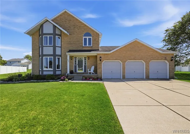 Photo 1 of Sale Pending at 2654 Kenneth Ct, Niagara Falls, NY 14304 | MLS# B1704410 | Listing updated on 2026-08-26