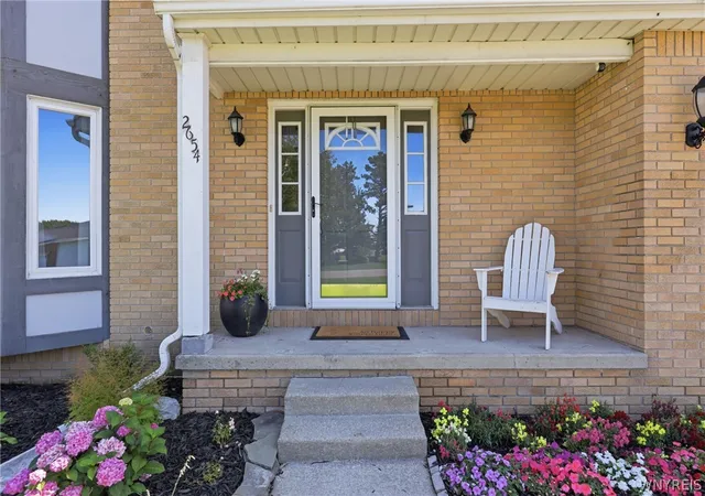 Photo 3 of Sale Pending at 2654 Kenneth Ct, Niagara Falls, NY 14304 | MLS# B1704410 | Listing updated on 2026-08-26