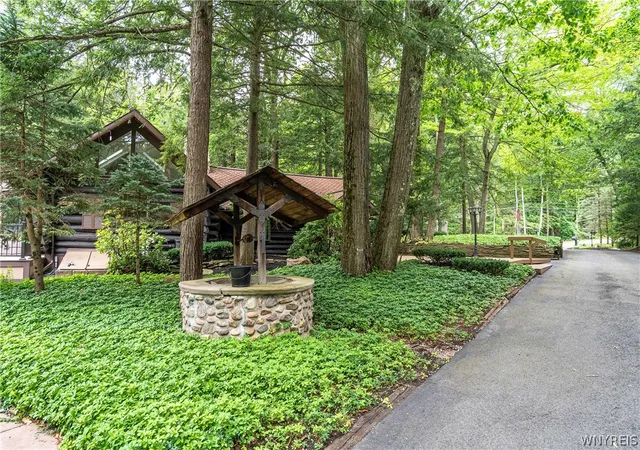 Photo 3 of Sale Pending at 5940 Herman Hl Rd, Orchard Park, NY 14127 | MLS# B1703640 | Listing updated on 2026-08-31