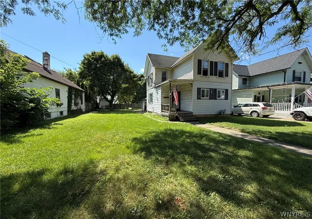 Photo 3 of Sale Pending at 272 Vandervoort St, North Tonawanda, NY 14120 | MLS# B1702104 | Listing updated on 2026-09-11